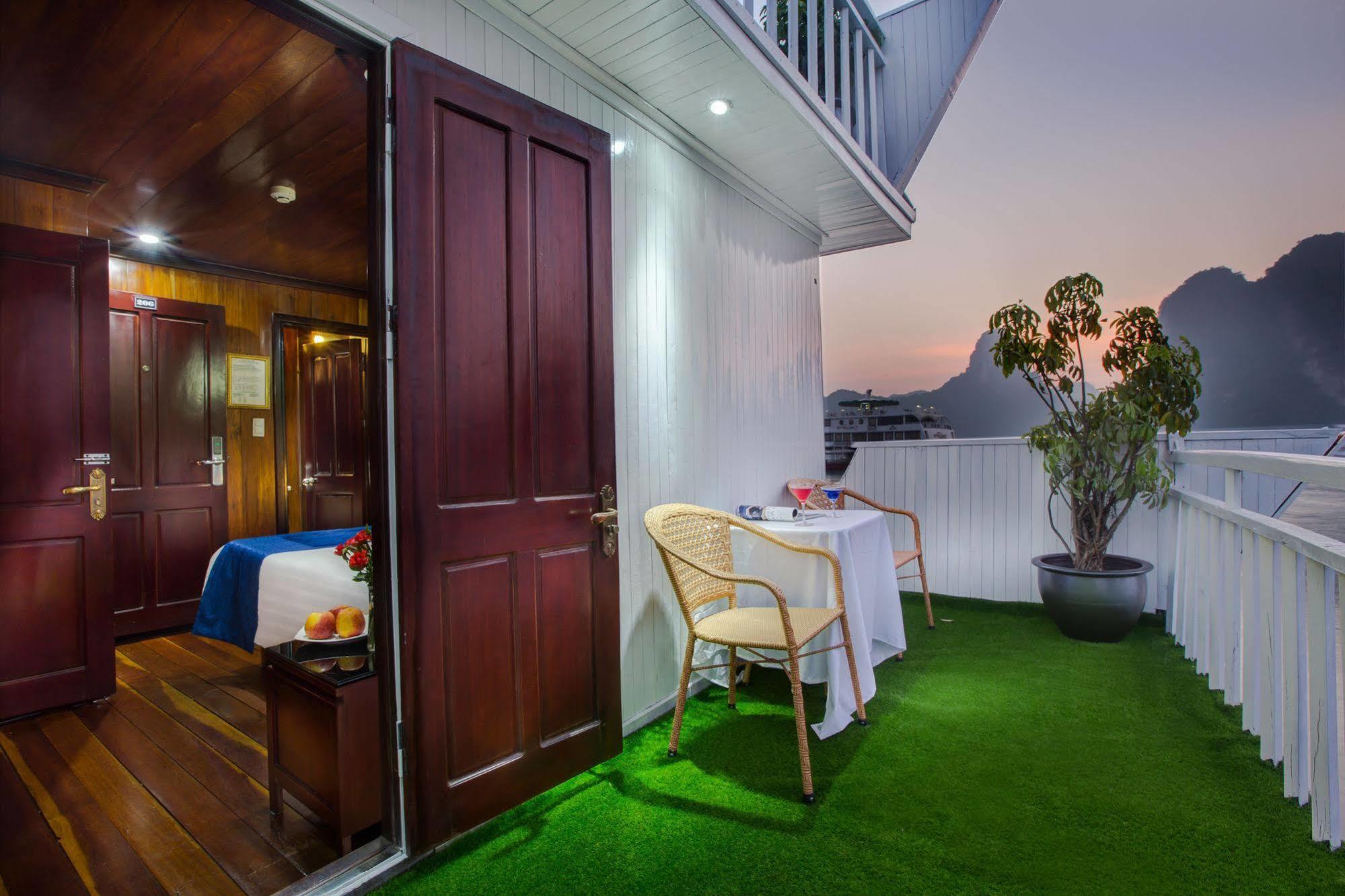 Hotel Flamingo Luxury Cruises Ha Long Esterno foto
